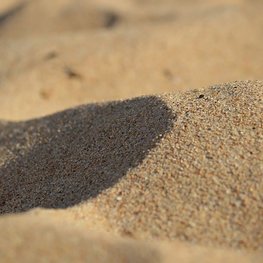 Что такое намывной песок и где его используют?